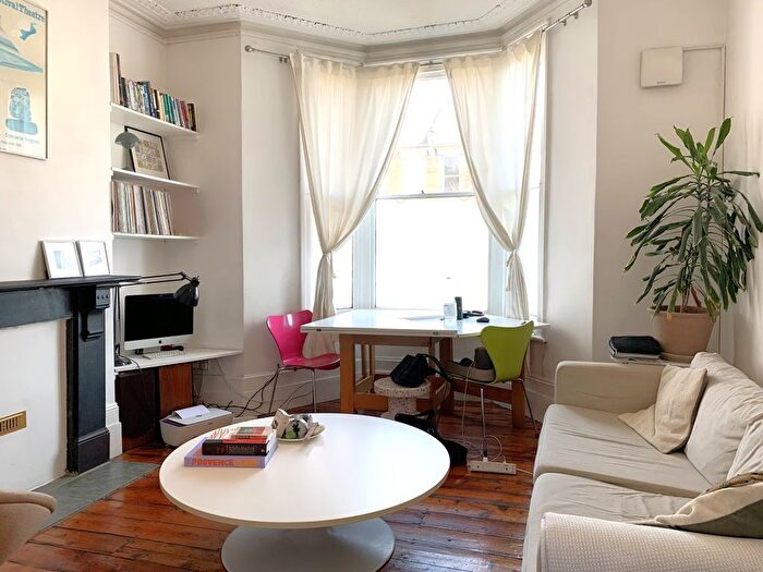 2 Bedroom Flat To Rent In Benthal Road, London, N16