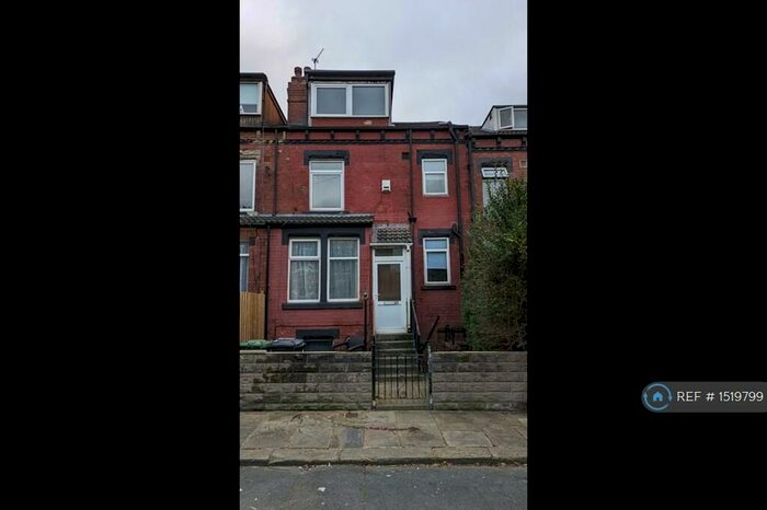 2 Bedroom Terraced House To Rent In Cross Flatts Parade, Leeds, LS11