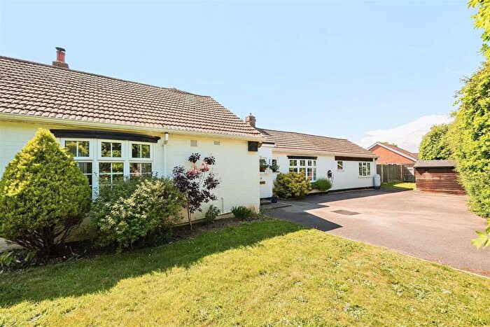 4 Bedroom Detached Bungalow For Sale In Vicarage Lane, Stubbington, PO14
