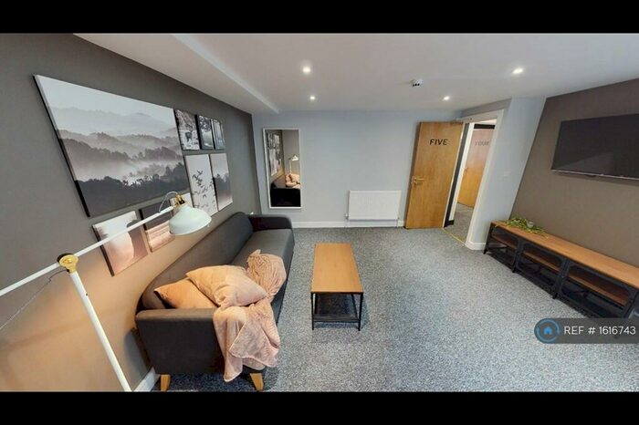 Studio To Rent In Oak Road, Salford, M7