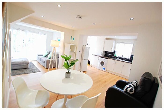 3 Bedroom Detached House To Rent In Osberton Place, Sheffield, S11