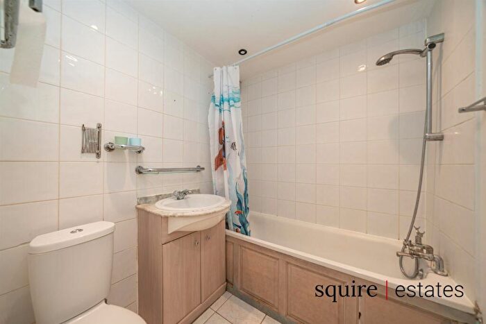 1 Bedroom Flat For Sale In Epping Green, Woodhall Farm, Hemel Hempstead, HP2