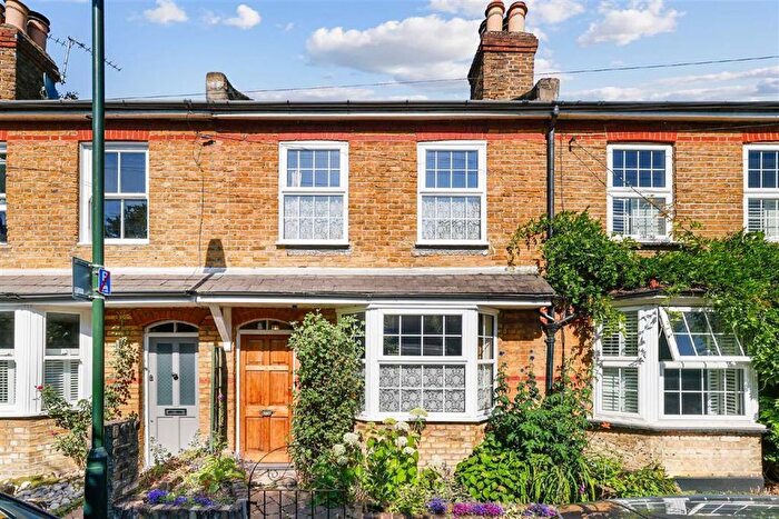 2 Bedroom Property For Sale In Railway Road, Teddington, TW11