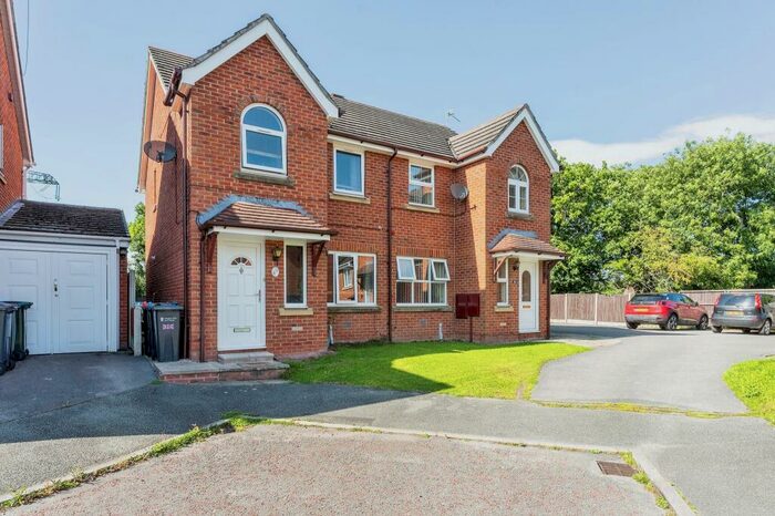3 Bedroom Semi-Detached House For Sale In Mount Farm Way, Great Sutton, Ellesmere Port, Cheshire, CH66