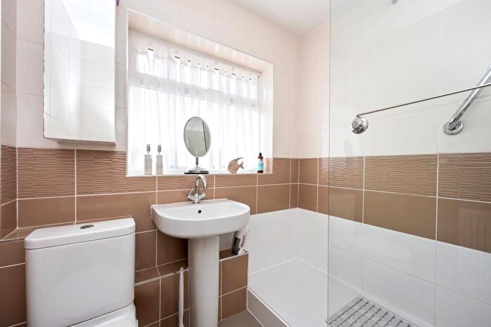 2 Bedroom Bungalow For Sale In Penfold Way, Steyning, BN44