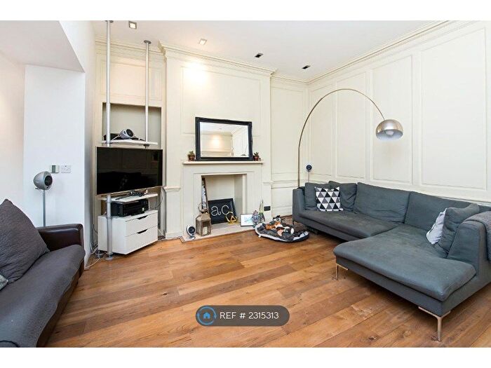 2 Bedroom Flat To Rent In Charles Square, London, N1