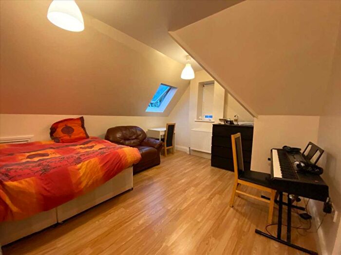 1 Bedroom Flat To Rent In Northcote Avenue, Ealing, W5