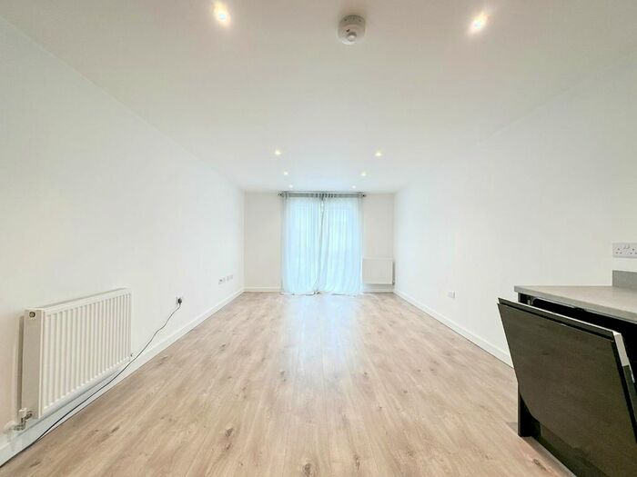 2 Bedroom Flat To Rent In Addison House, Ashton, Bristol, BS3