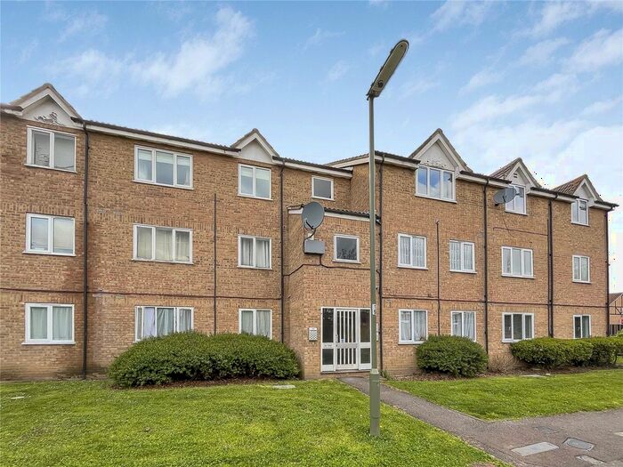 2 Bedroom Flat To Rent In Seymour Way, Sunbury-On-Thames, Surrey, TW16
