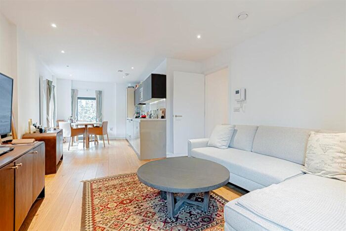 1 Bedroom Apartment For Sale In Elmore Street, Islington, N1