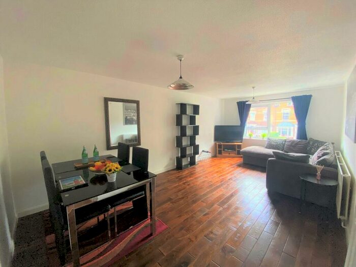 2 Bedroom Apartment To Rent In Wood Vale, Forest Hill, London, SE23