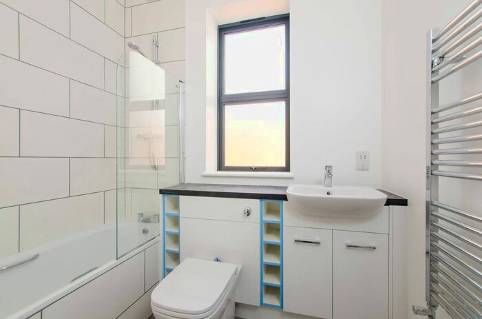 3 Bedroom Flat To Rent In Holmbury Court, Tooting Bec, London, SW17