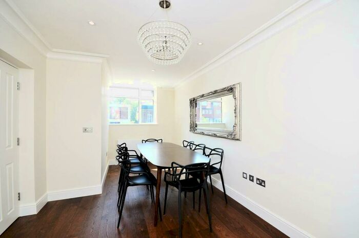 4 Bedroom House To Rent In Harley Road, Primrose Hill, London, NW3