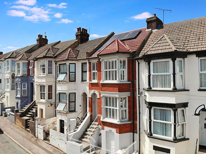 4 Bedroom Terraced House For Sale In Pagitt Street, Chatham, ME4