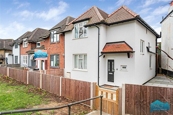3 Bedroom End Terrace House For Sale In Woodhouse Road, London, N12
