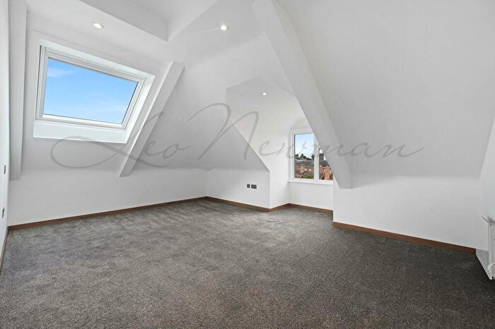 2 Bedroom Flat To Rent In Harvest Lane, Thames Ditton, KT7