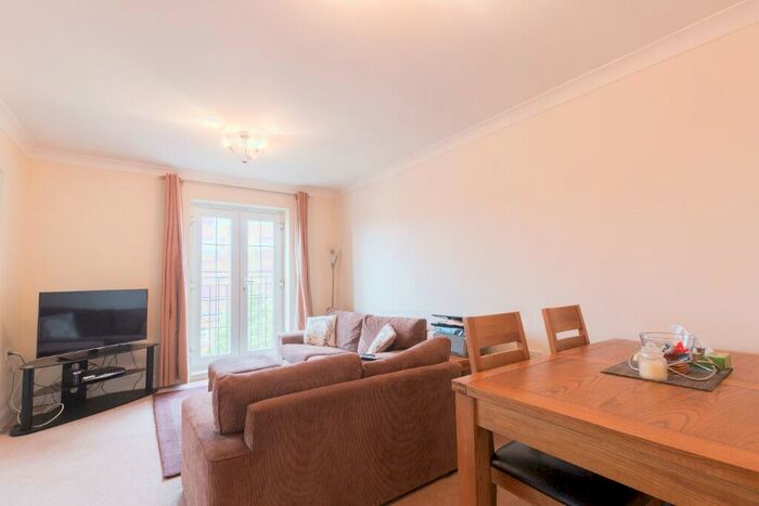 2 Bedroom Flat To Rent In Newtown Road, Newbury, RG14