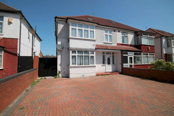 3 Bedroom Maisonette To Rent In Bath Road, Hounslow, TW3