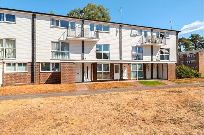 2 Bedroom Maisonette For Sale In Thornhill, Bracknell, Berkshire, RG12