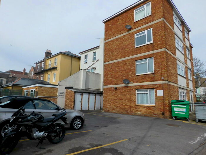 1 Bedroom Flat To Rent In Lawrence Road, Southsea, PO5