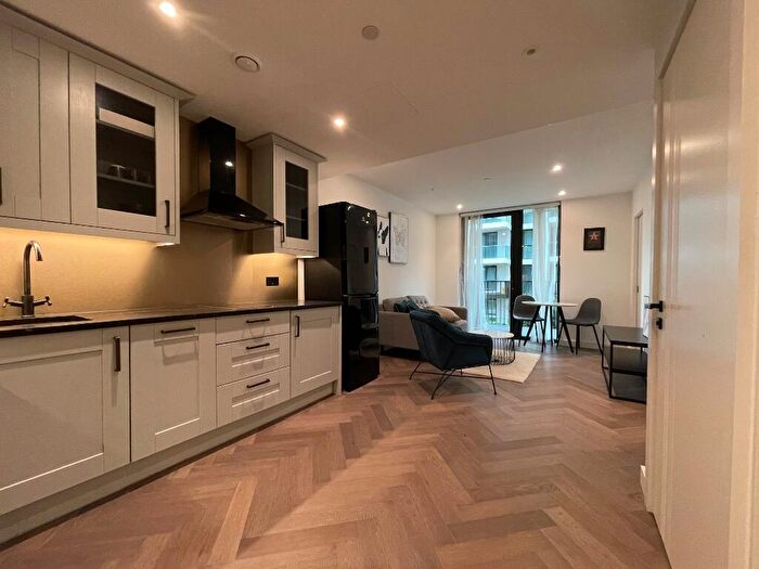 Apartment To Rent In Merino Gardens, London, E1W