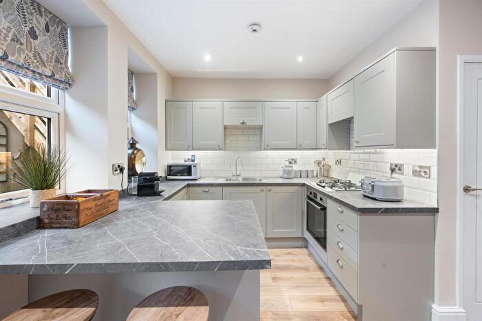 3 Bedroom End Of Terrace House For Sale In Manchester Road, Tideswell, Buxton, SK17