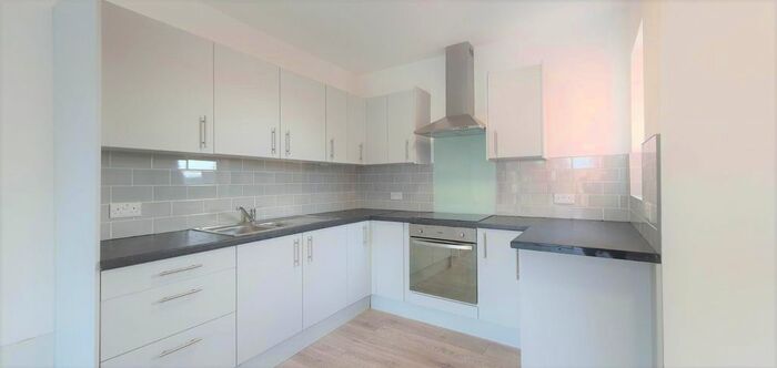3 Bedroom Flat To Rent In Hertford Road, Enfield EN3