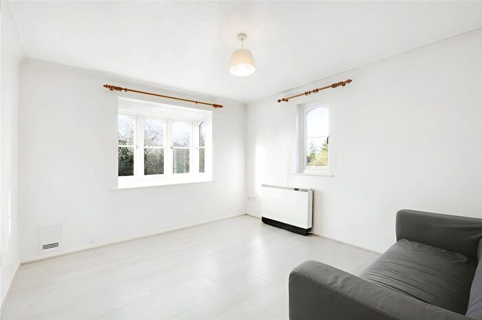 1 Bedroom Flat To Rent In Stirling Grove, Hounslow, TW3