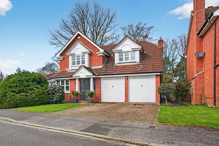 4 Bedroom Detached House For Sale In Manor Farm Close, Copmanthorpe, YO23