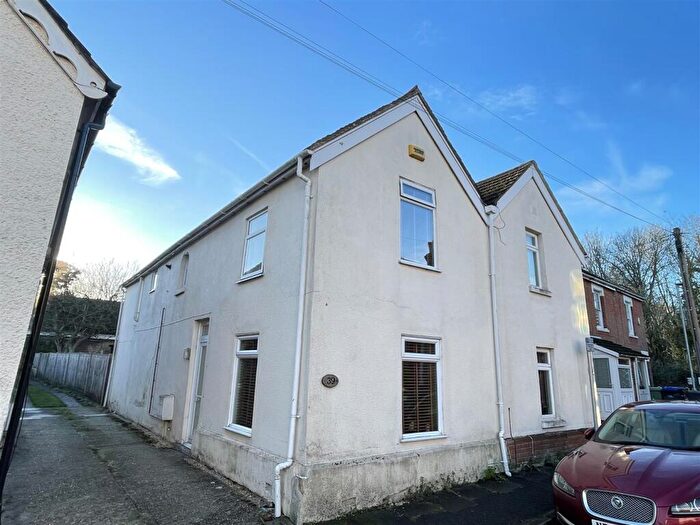 3 Bedroom Semi Detached House For Sale In Hartington Road, Salisbury, SP2