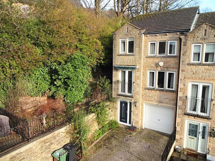 3 Bedroom Town House For Sale In Chancel Court, Longwood, HD3