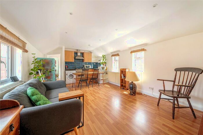 2 Bedroom Flat To Rent In Langham Parade, Langham Road, Harringay, N15