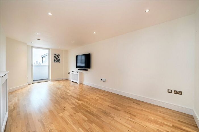 3 Bedroom Flat To Rent In Jubilee Court, Victoria Parade, London, SE10
