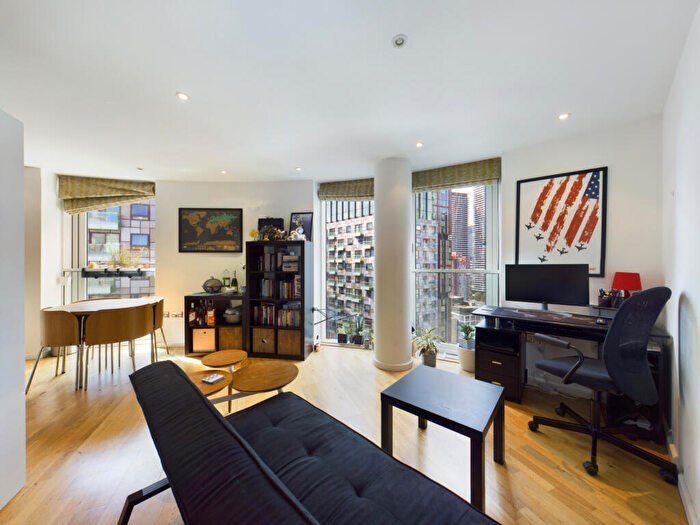 2 Bedroom Flat To Rent In Ability Place, Millharbour, E14