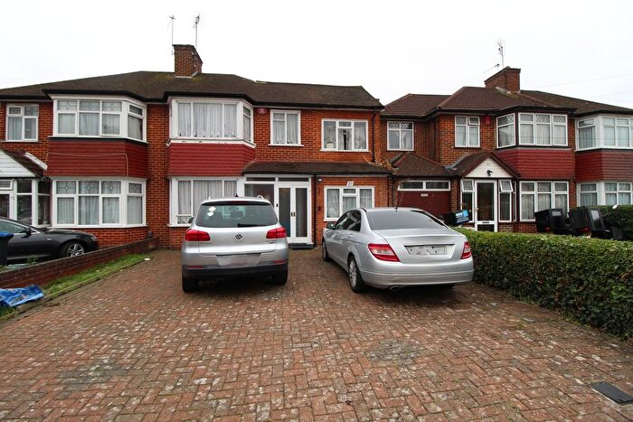 5 Bedroom Semi-Detached House For Sale In Calder Gardens, Edgware, HA8