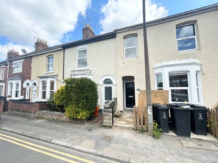 3 Bedroom Terraced House To Rent In Hythe Road, Old Town, SN1