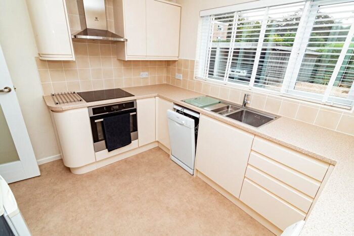 2 Bedroom Flat To Rent In Grosvenor Road, Bournemouth, BH4
