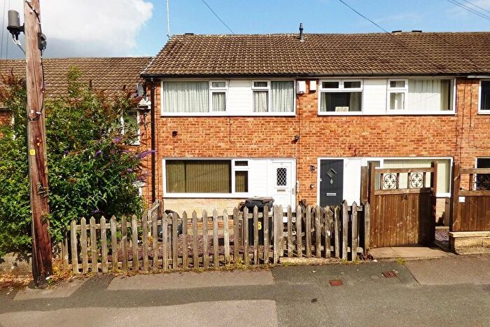 3 Bedroom Town House To Rent In Broad Lane Close, Leeds, LS13