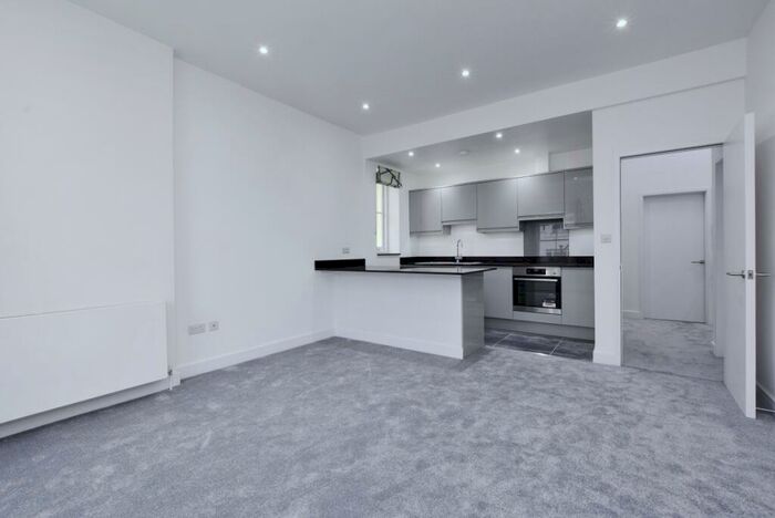 3 Bedroom Flat To Rent In Buckland Crescent, Belsize Park, London, NW3