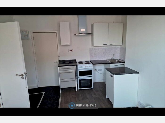 1 Bedroom Studio To Rent In Bolckow Road, Grangetown, Middlesbrough, TS6