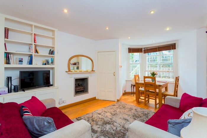 2 Bedroom Flat To Rent In Gauden Road, London, SW4