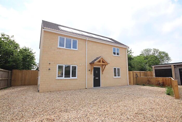 3 Bedroom Detached House For Sale In York Close, Chippenham, SN14