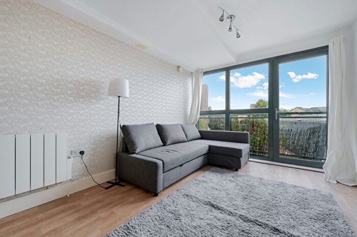1 Bedroom Flat To Rent In Lynton Road, London, SE1
