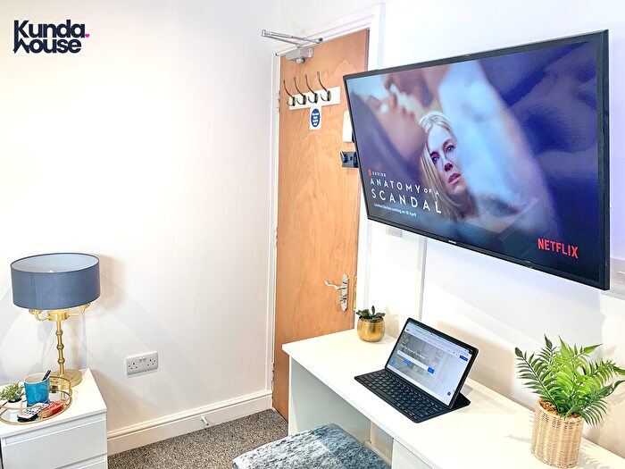 5 Bedroom Semi-Detached House To Rent In Alwold Road, Birmingham, B29