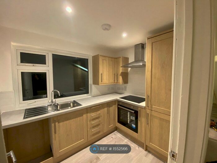 2 Bedroom Flat To Rent In Burnway, Washington, NE37