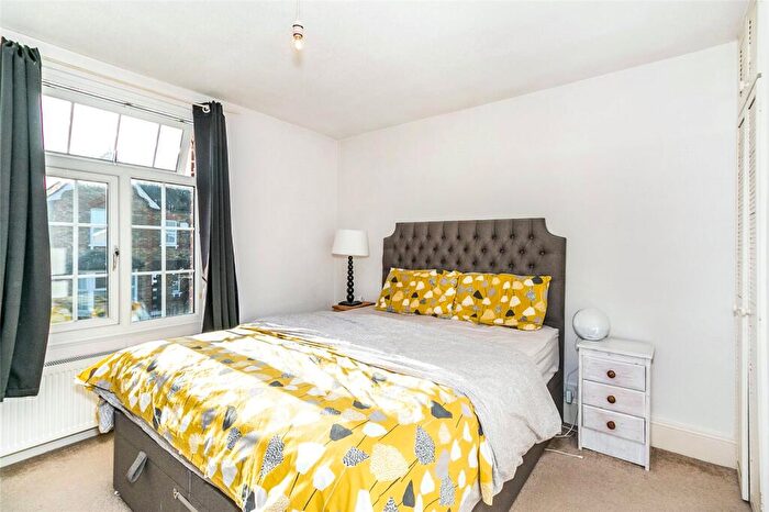 2 Bedroom End Of Terrace House For Sale In Kings Road, Kingston Upon Thames, KT2 - Photo 7