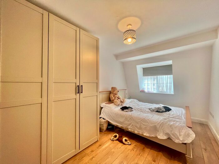 3 Bedroom Flat To Rent In Nuxley Road, Belvedere, Kent, DA17