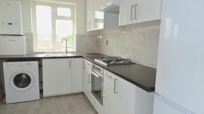 2 Bedroom Flat To Rent In St Marks Crescent, Maidenhead, Berkshire, SL6