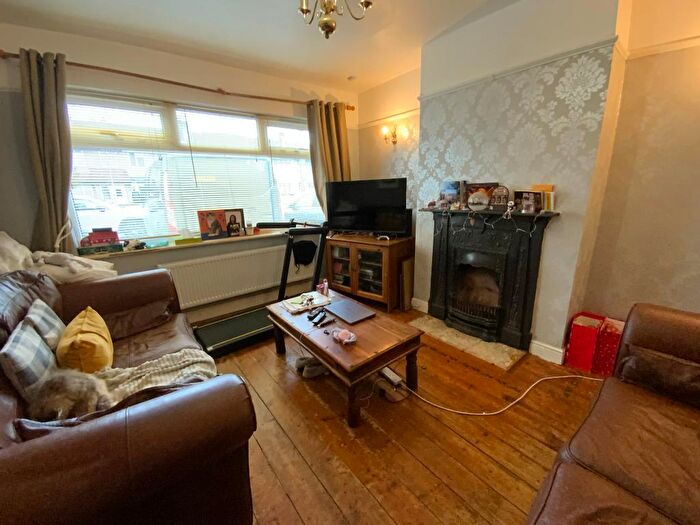 3 Bedroom End Of Terrace House For Sale In Elm Park Avenue, Elm Park, Essex, RM12