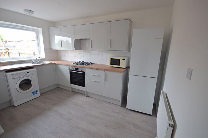 3 Bedroom Flat To Rent In Penn Road, Beaconsfield, HP9